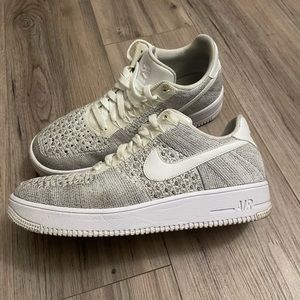 Nike Air Force 1 Flyknit 2 mens 10.5 pre owned and worn. Still in good condition